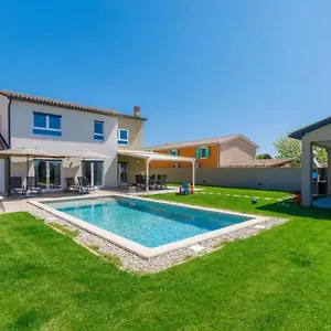 villa-edi-sisan-istria.in-istria.net/